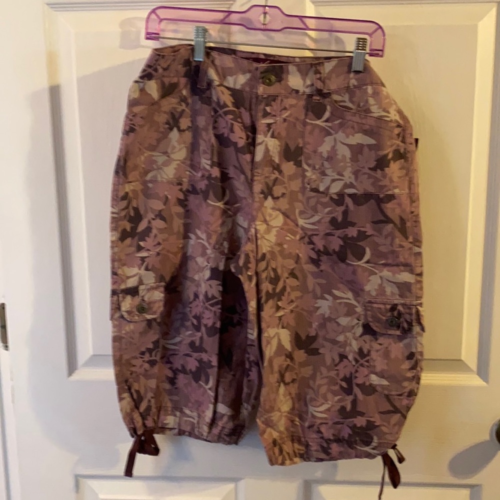 Gloria Vanderbilt capris.